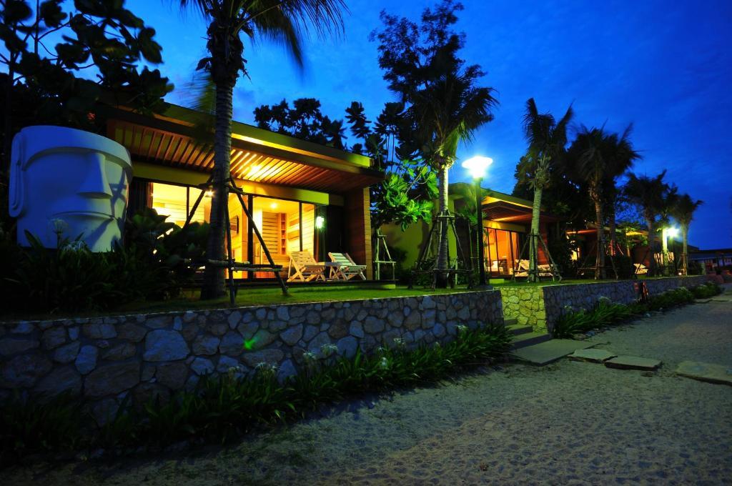 Capstone Resort Haad Chao Samran Exterior photo